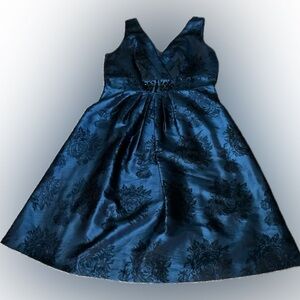 Beautiful JESSICA HOWARD Sleeveless Party Holiday Dress Blue with Black Floral